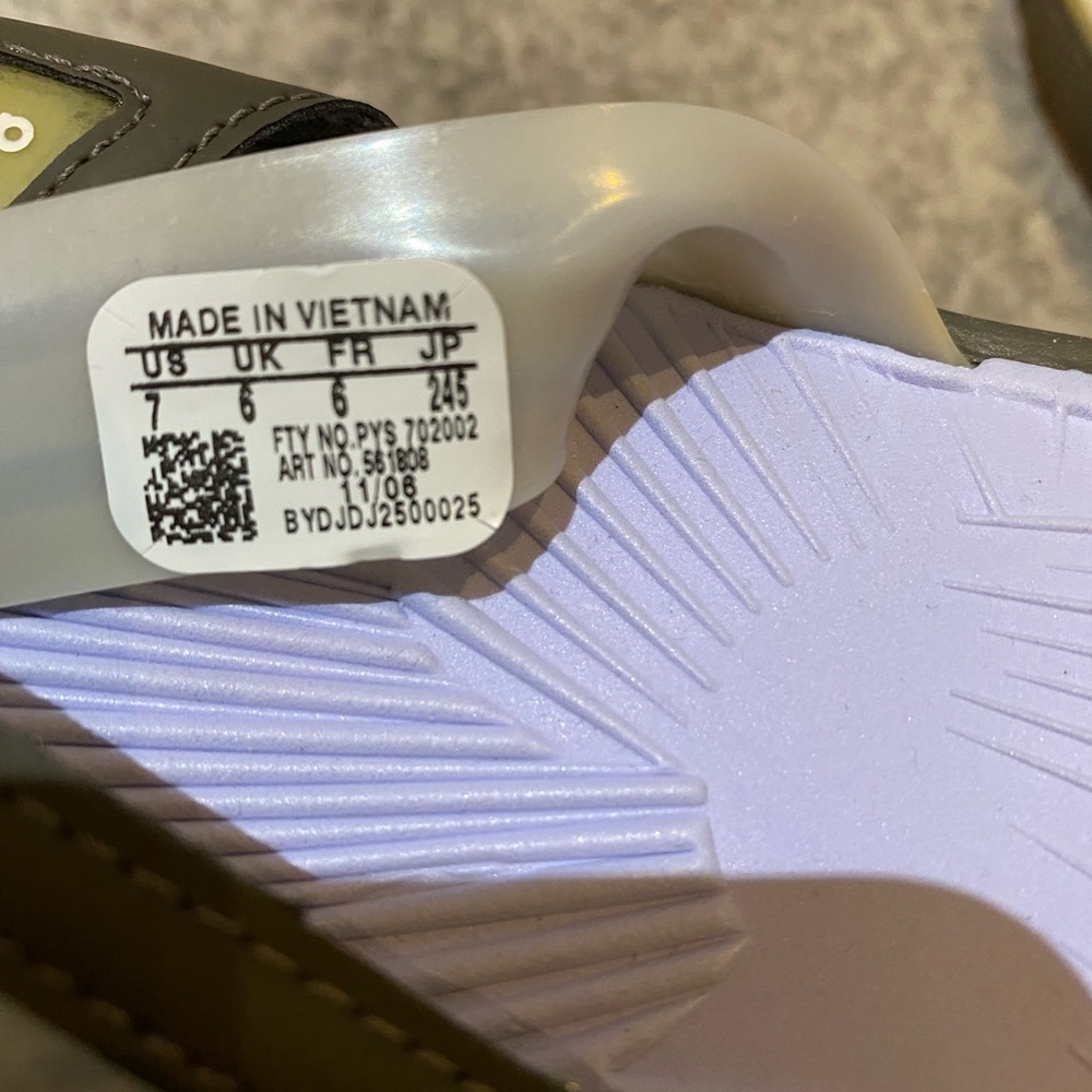 Adidas Flip Flops - Picture 3 of 3